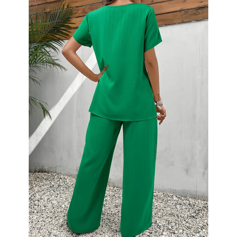 Completo con top asimmetrico e pantaloni a gamba larga