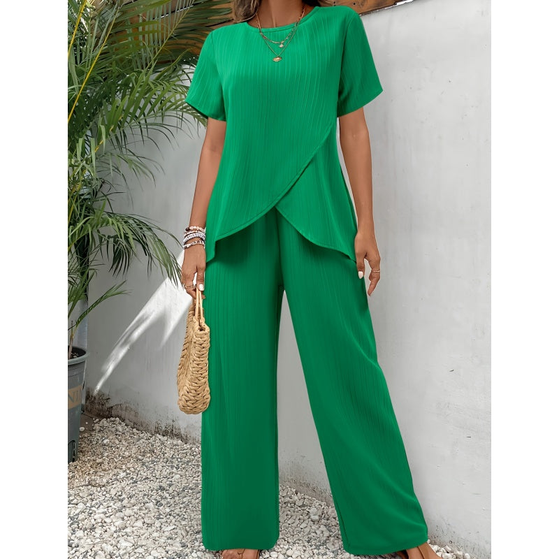 Completo con top asimmetrico e pantaloni a gamba larga