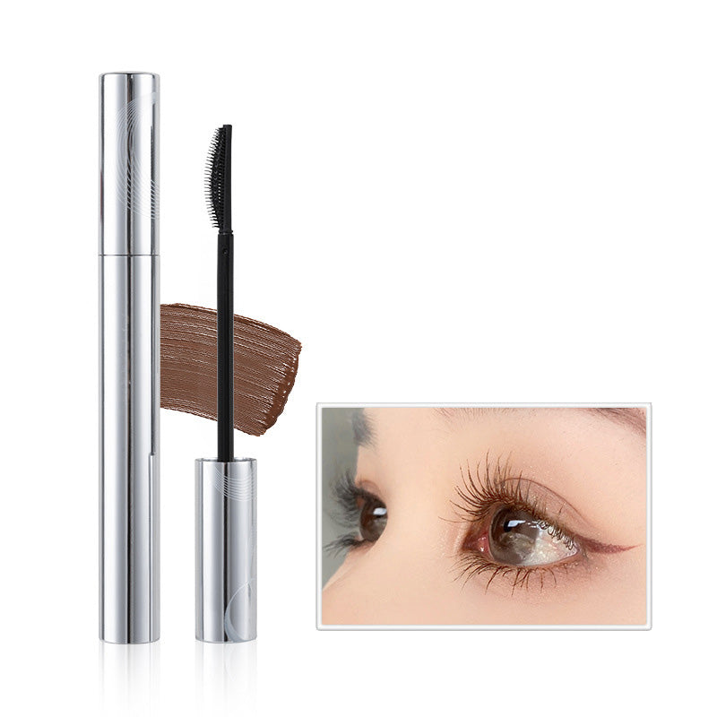 Mascara allongeant longue tenue et résistant à l'eau