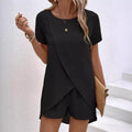 Sett med asymmetrisk hudfarget topp og ensfarget shorts