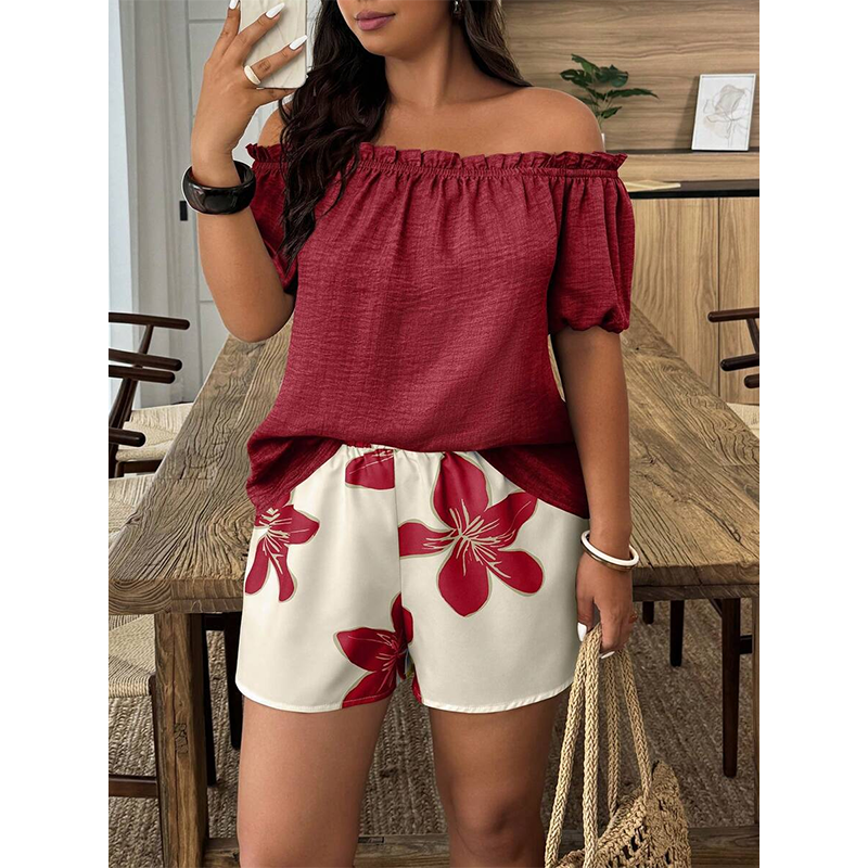 Sett med off-shoulder-topp og blomstrete shorts