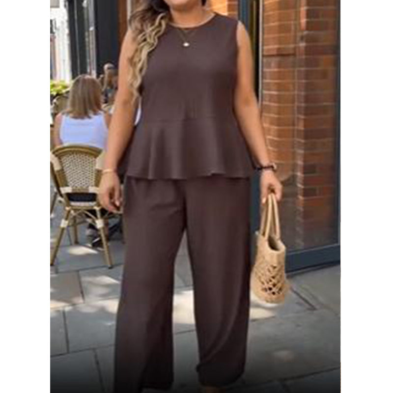 Completo con top a peplum senza maniche e pantaloni a gamba larga