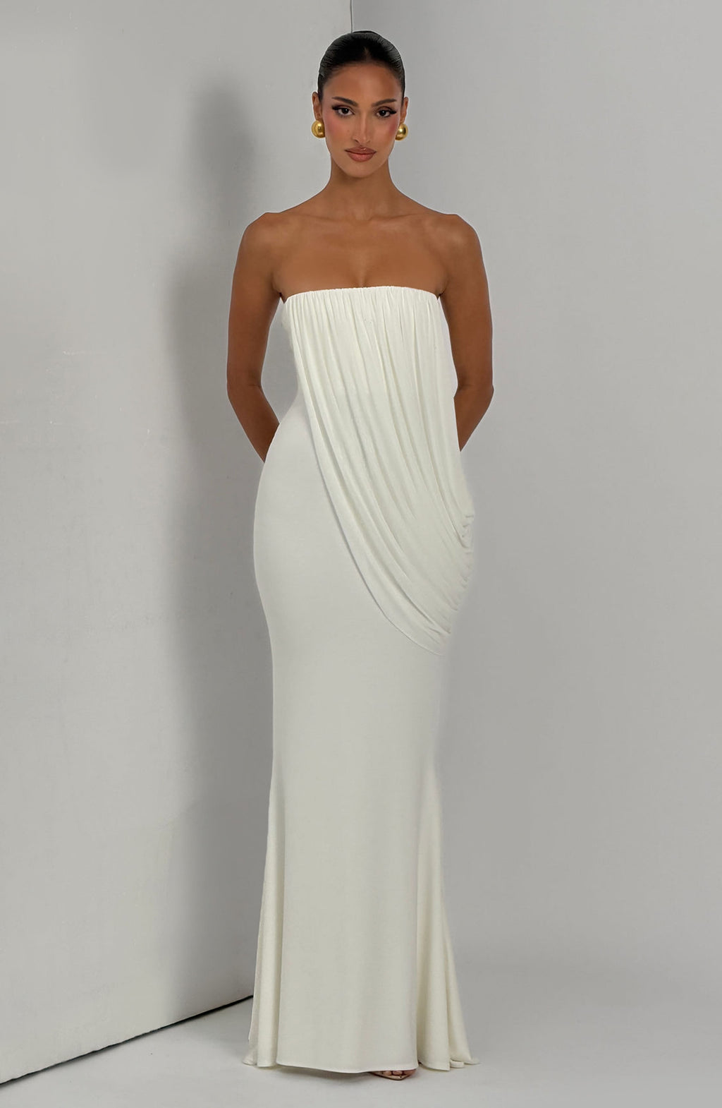 Vestido largo marfil sin tirantes
