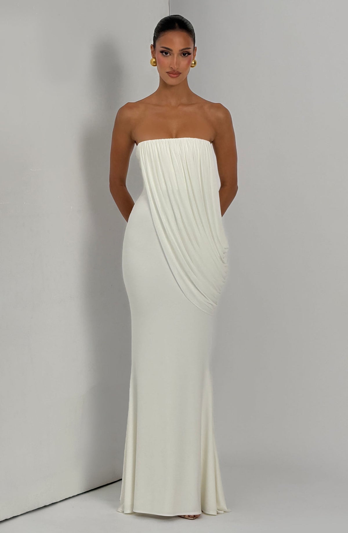 Vestido largo marfil sin tirantes